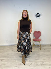 Jersey de punto de cuello subido sin mangas en marrón chocolate