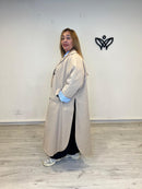 Gabardina oversize beige con forro de rayas azul claro