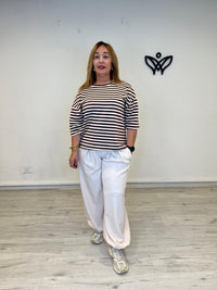 Sudadera de rayas beige y marrón de manga tres cuartos