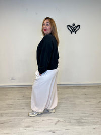 Sudadera Negra de Algodón con Estampado de Perro y Detalles Dorados