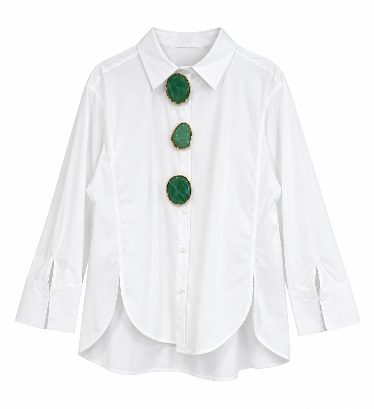 Camisa oversize blanca con broches verdes