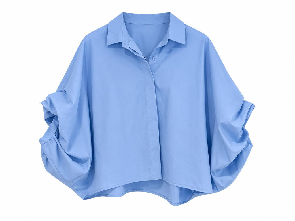 Camisa oversize azul claro con cuello camisero