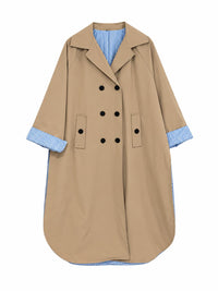 Gabardina oversize beige con forro de rayas azul claro