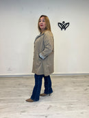 Trench gabardina beige de mujer con forro de cuadros vichy