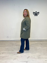 Trench parka de mujer verde militar con forro de cuadros vichy