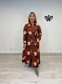 Vestido camisero estampado teja con cinturón y manga larga