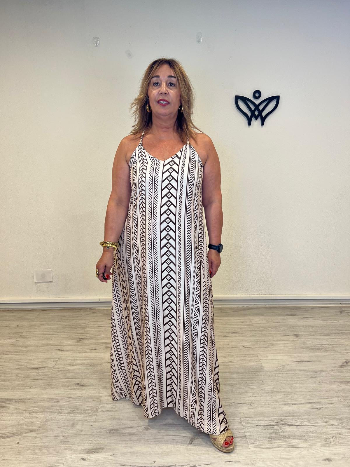 Vestido largo étnico beige de espalda nadadora