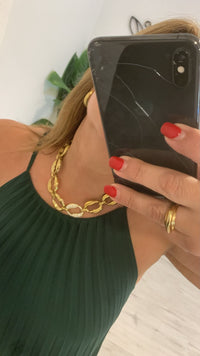 Collar dorado de eslabones