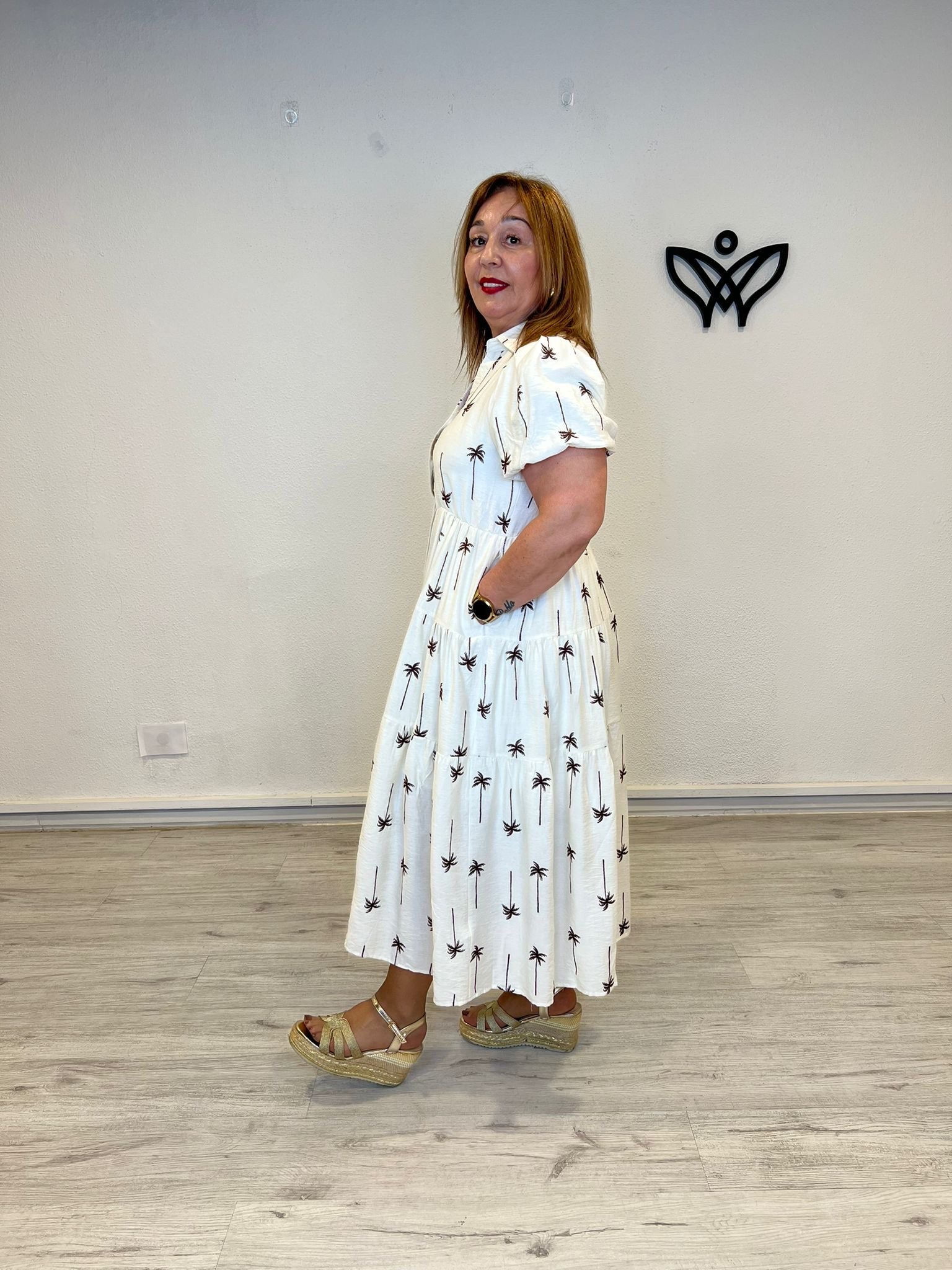 Vestido corte midi efecto lino en beige con palmeras