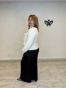 Chaqueta chanelita con botones de perlas en beis