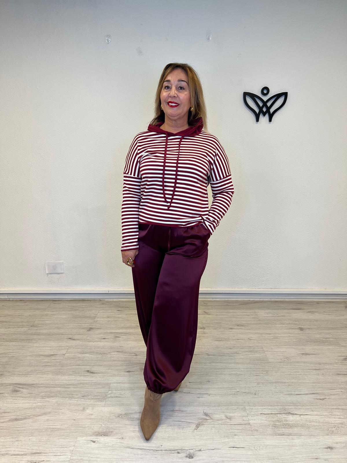 Pantalón burdeos satinado de estilo bombacho con cintura elástica