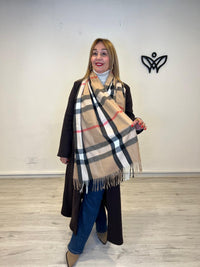 Bufanda amorosa de cuadros con flecos en marrón y beis