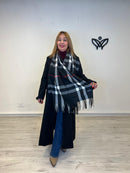 Bufanda amorosa de cuadros con flecos negra