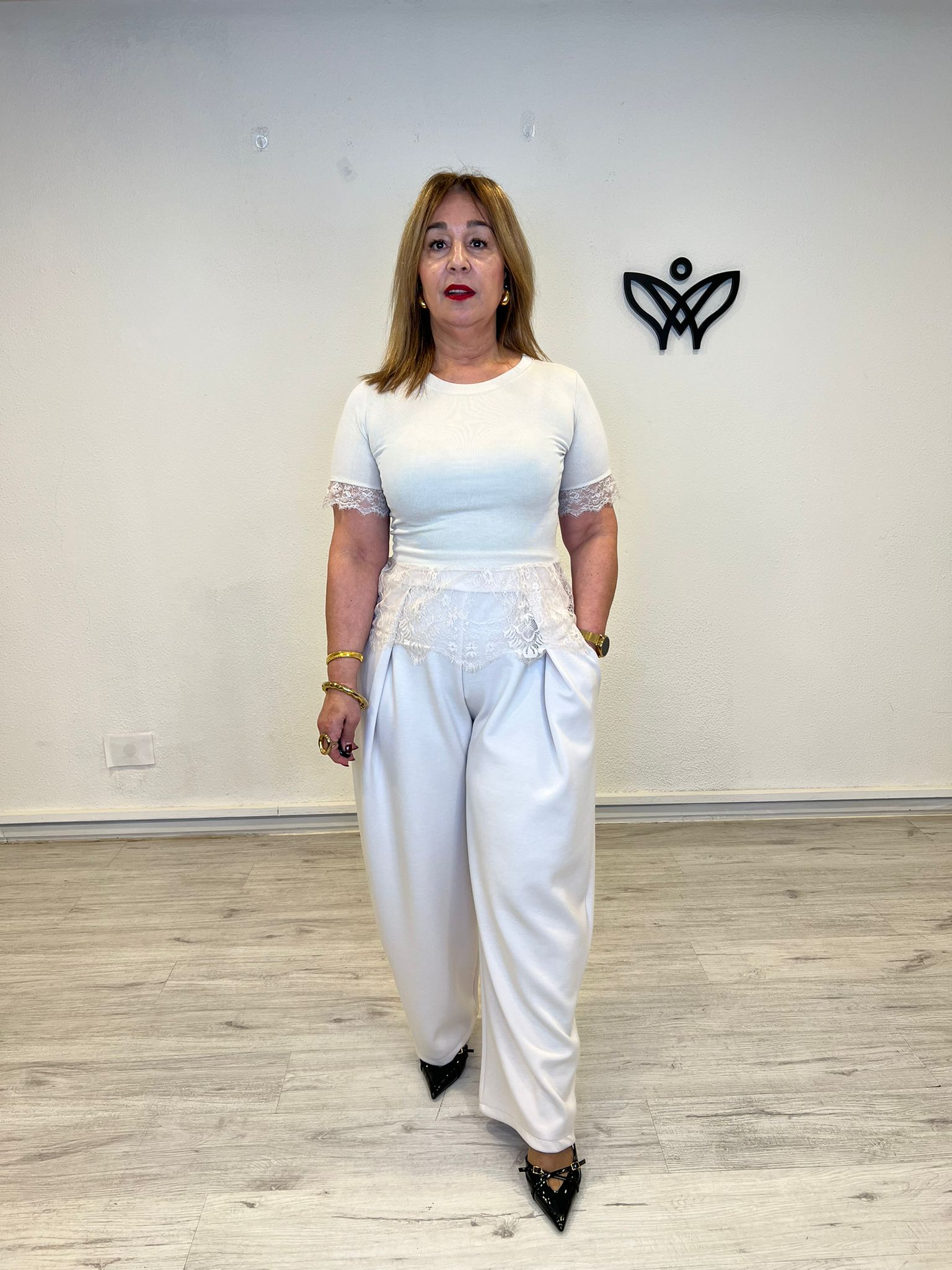 Camiseta algodón beige de mujer con encaje