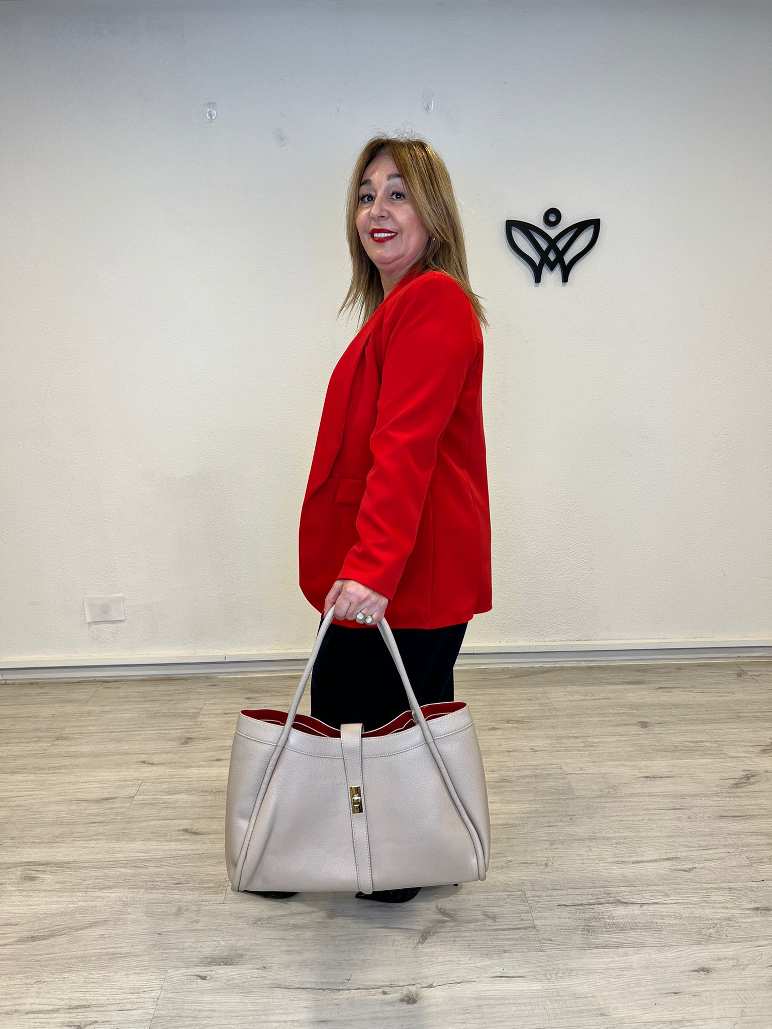 Americana blazer roja forrada con solapa larga