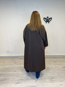 Trench gabardina oversize marrón chocolate con detalle de cuadros