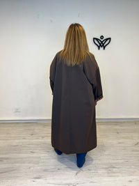 Trench gabardina oversize marrón chocolate con detalle de cuadros
