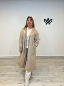 Trench larga beige con capucha y cremallera