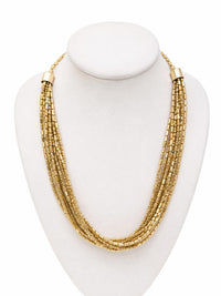 Collar largo dorado de abalorios multihilo