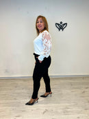 Pantalón negro elástico de tiro medio