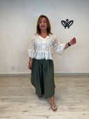 Chaqueta crochet beige con bordado inglés y volante