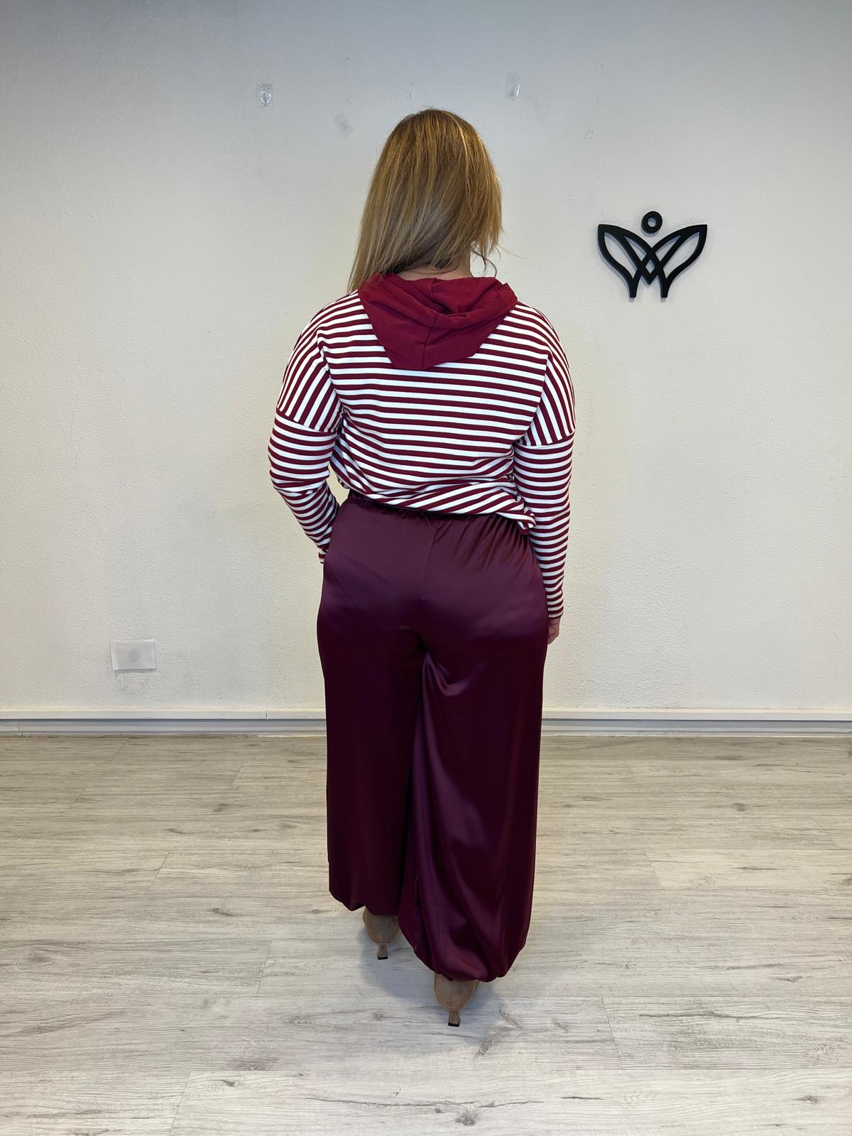 Pantalón burdeos satinado de estilo bombacho con cintura elástica