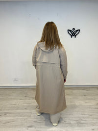 Trench larga beige con capucha y cremallera