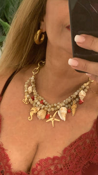 Collar marinero con conchas, estrellas de mar y caballito de mar