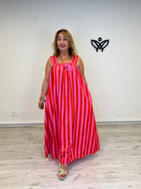 Vestido largo de rayas rosa y naranja con espalda de lazo