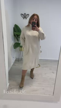 Vestido de punto con bolsillos largo midi cuello subido beis