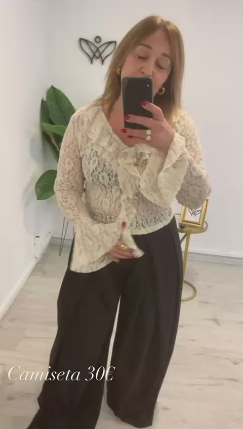 Camiseta escote en pico de encaje manga larga beis