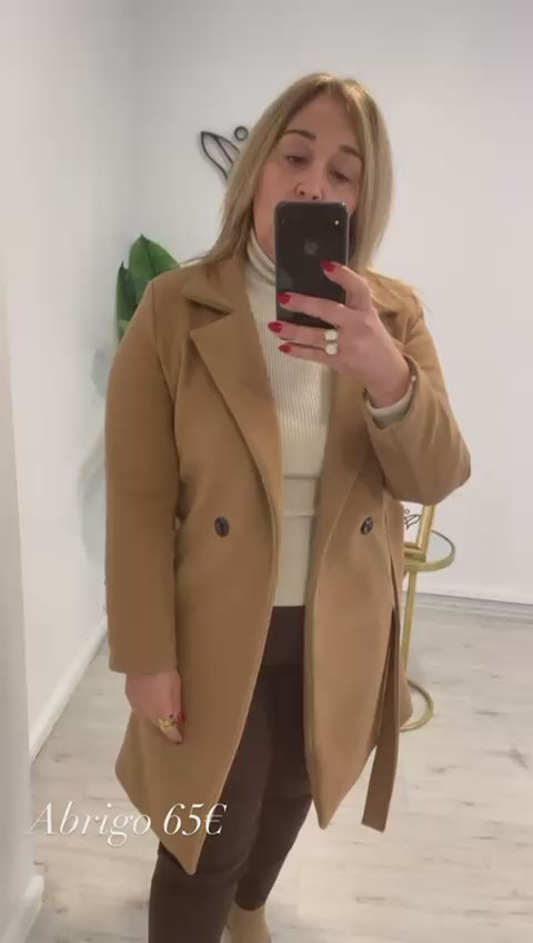 Abrigo paño con solapas clásico con cinturón forrado en camel