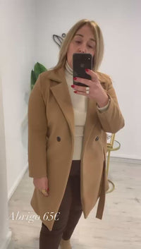 Abrigo paño con solapas clásico con cinturón forrado en camel