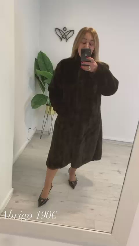 Abrigo largo pelo cuello Perkins imita al visón en marrón chocolate