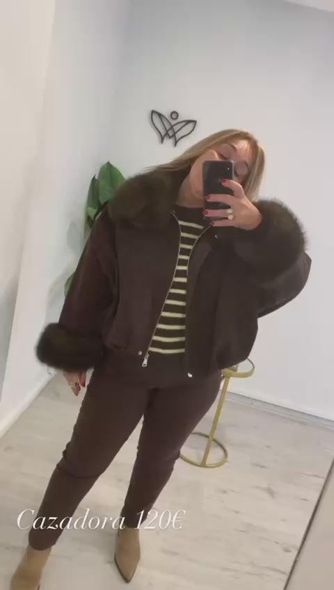 Cazadora bomber chaqueta con pelo en el cuello y puños marrón chocolate