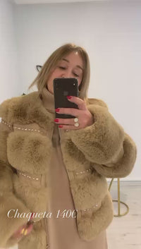 Chaqueta de pelo cuello redondo marrón