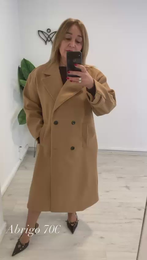 Abrigo clásico largo de paño con solapas fondo de armario camel